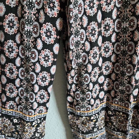 Patterned Romper - Picture 4 of 7